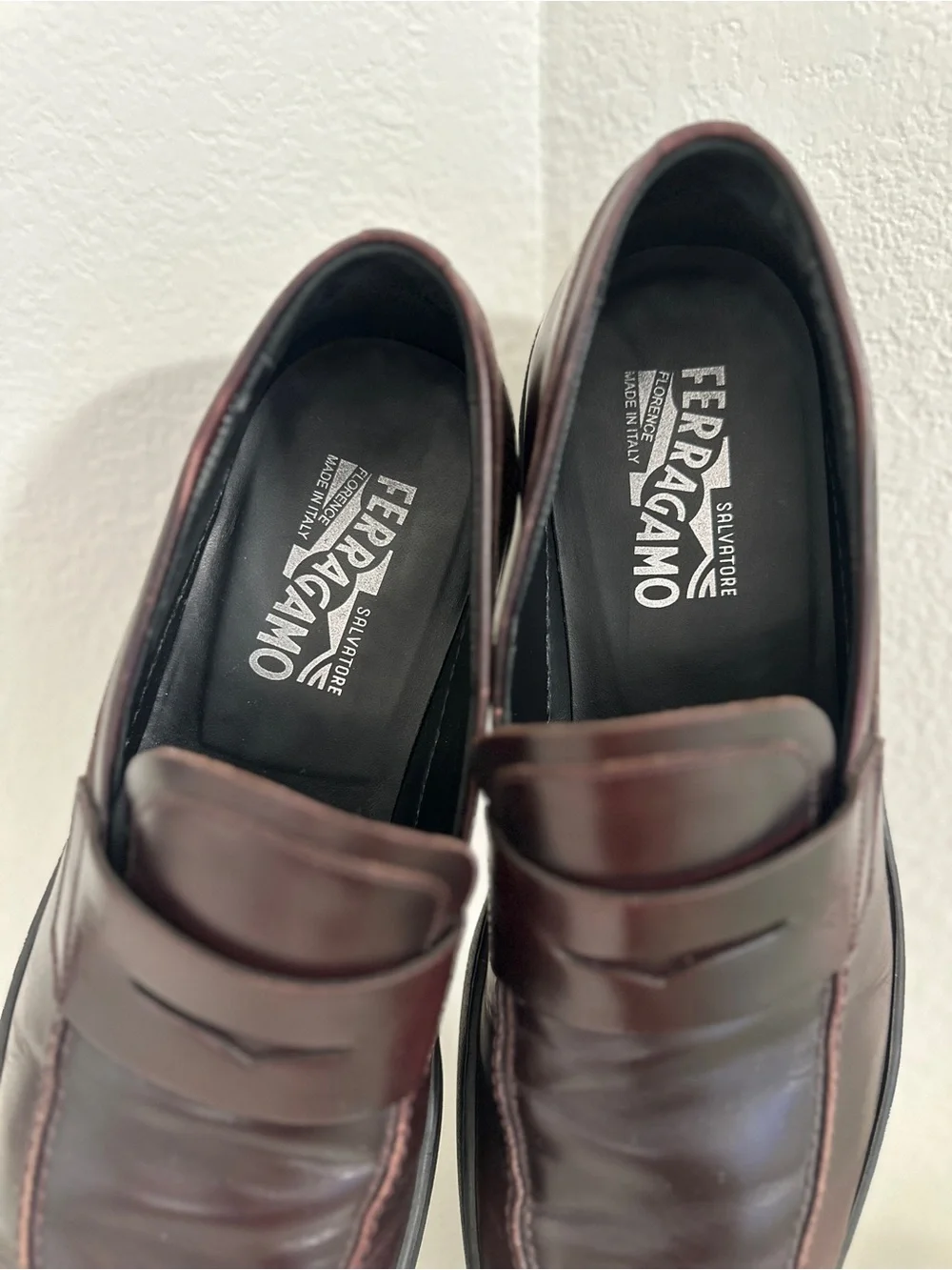FERRAGAMO Men’s Dori Penny Loafers – M 9.5 – Authentic Burgundy Leather